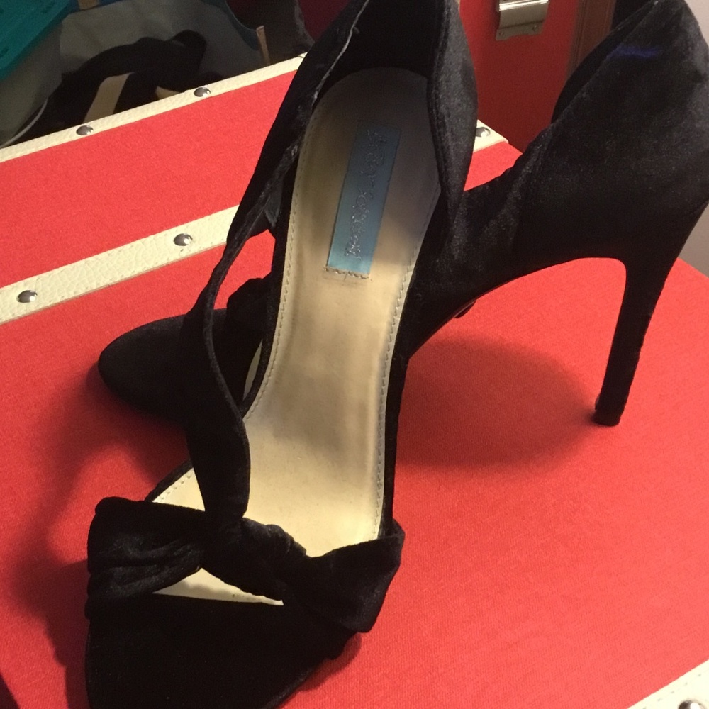 Betsy Johnson, Sz 10 Black Velvet Sandal Heel